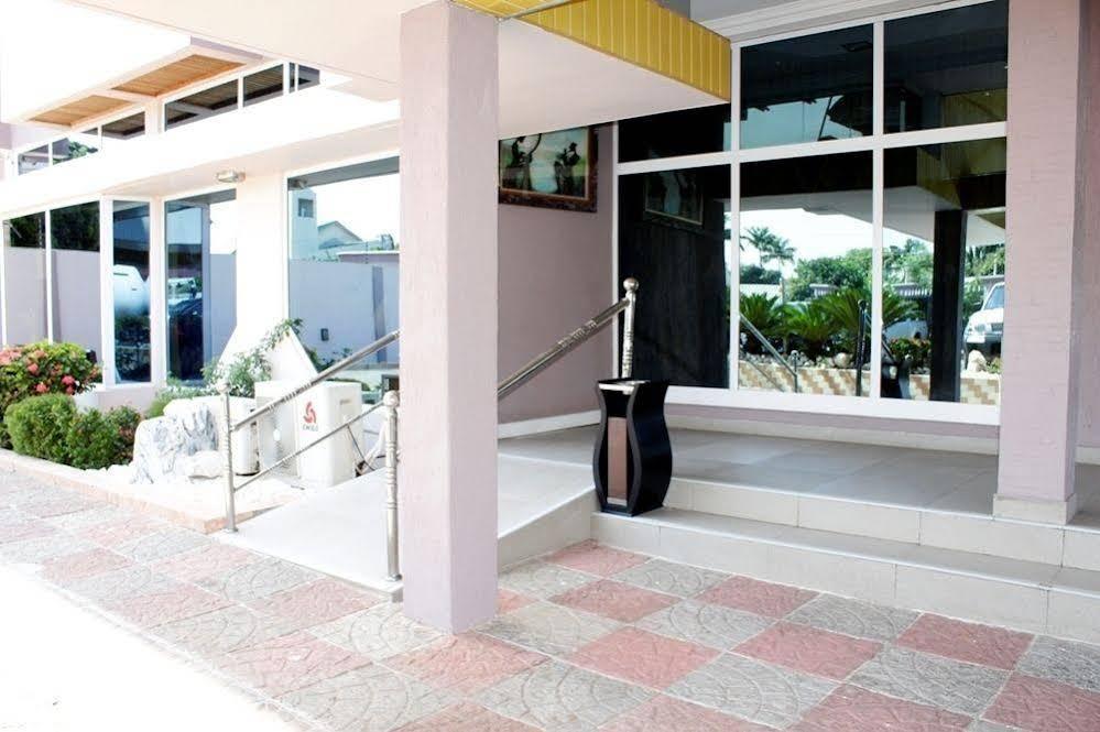 Airport West Hotel Acra Exterior foto