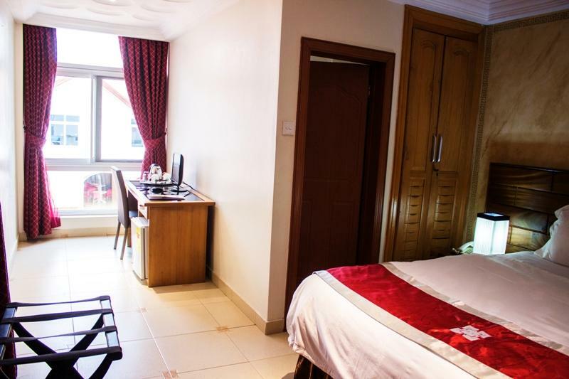 Airport West Hotel Acra Exterior foto